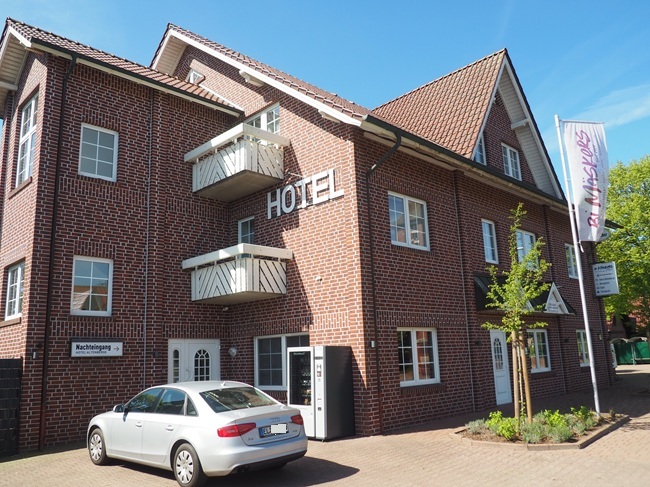 P4300041 Hotel Nachteingang 650