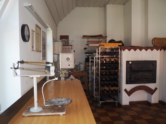 P4300128 Heimathof Backhaus Teigwaage 555