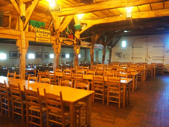 P4300136 Heimathof Saal 555